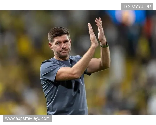 杰拉德：英超中场传奇的战术洞察与影响力解析