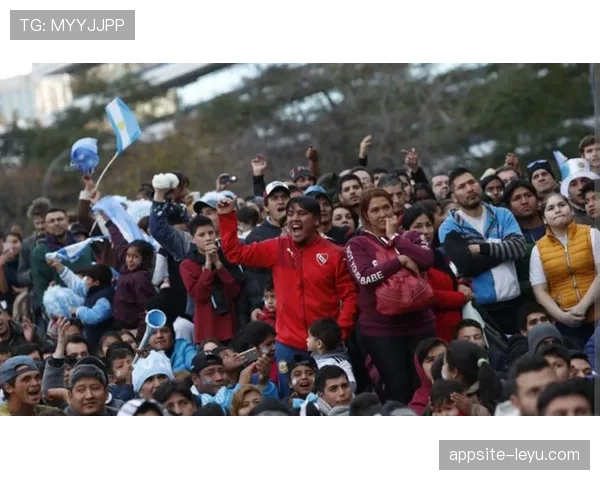 阿根廷队高压逼抢战术引关注，球迷热盼球队状态回暖展现精彩表现