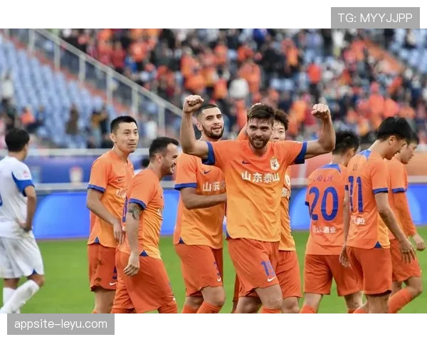 山东泰山队集训新进展：全新阵容亮相，状态回暖全力备战新赛季