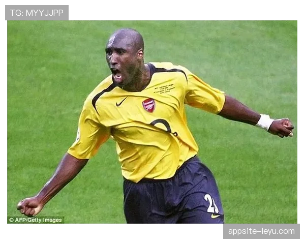 纳伊夫·阿格德闪耀英超赛场，助球队强势冲击冠军荣耀