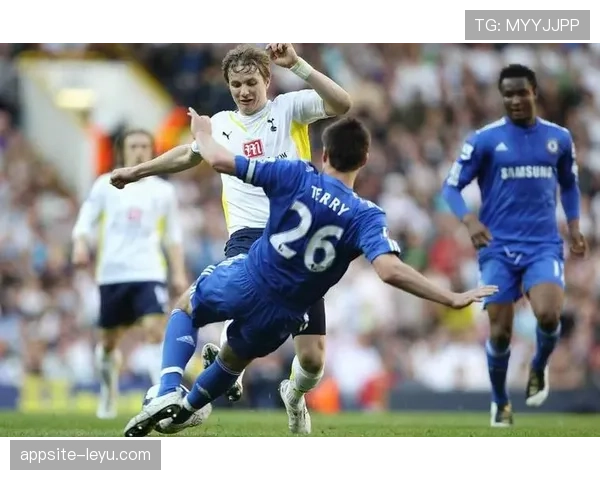 铲球先触球就一定不犯规?规则如何界定“连人带球”动作 铲球先触球就一定不犯规?规则如何界定“连人带球”动作