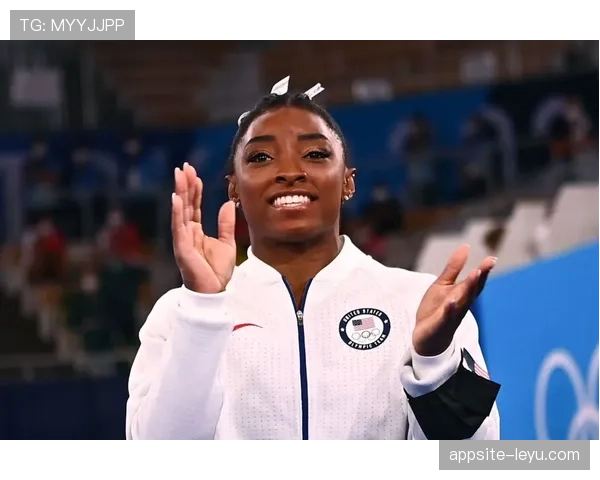 西蒙·拜尔斯训练一天吃五顿,教练说她零食柜比超市还满 西蒙·拜尔斯训练一天吃五顿,教练说她零食柜比超市还满